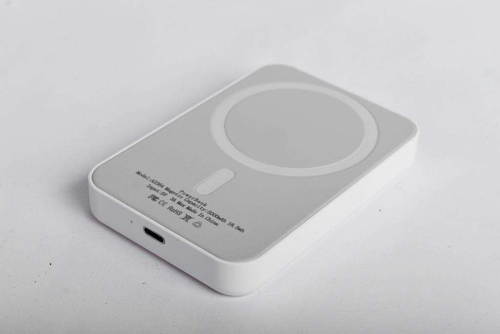 MAGE SAFE باور بانك 5000 ضهر أيفون