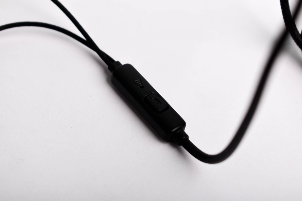 AYUNWISH IN-EAR AW-831 سماعة
