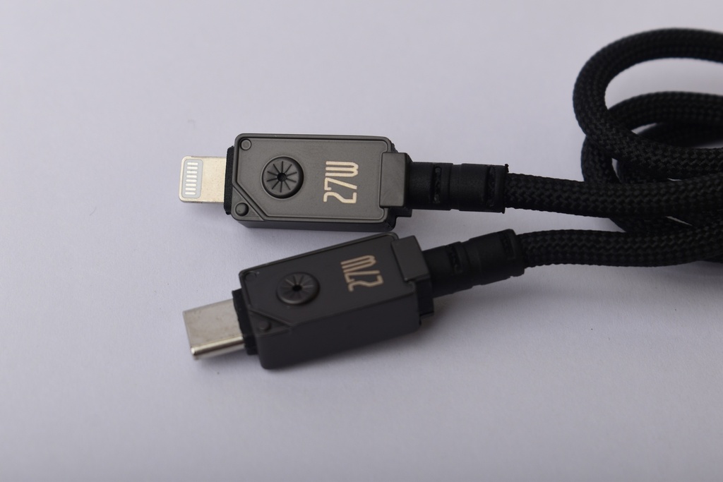 Z39 Z.PLUS 27W كابل تايب سي ايفون قماش فعلي
